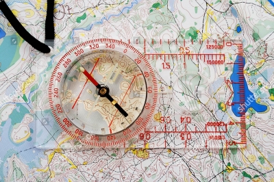 Karte un kompass